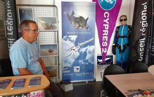 Le club de parachutisme de Brest au Forum des associations de Quimper