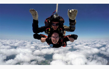 Un saut accompagné en chute..