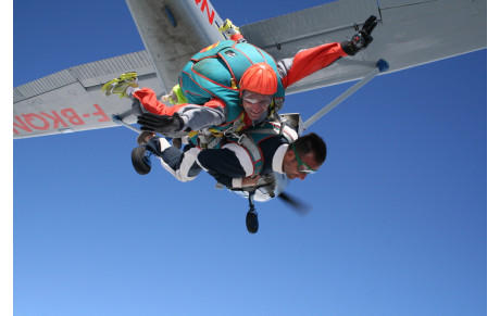 Le saut en parachute tandem à la portée de tous..