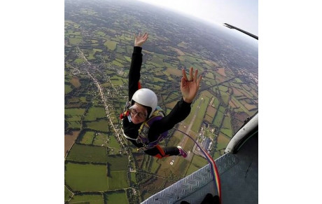 Le saut en parachute : Solo  pour un dépassement de soi