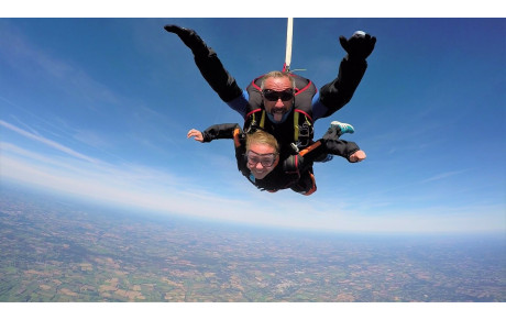 Un saut accompagné en chute..